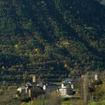 Este pueblo de Aragón tiene su propio 'Monte Fuji' y parece sacado de Japón