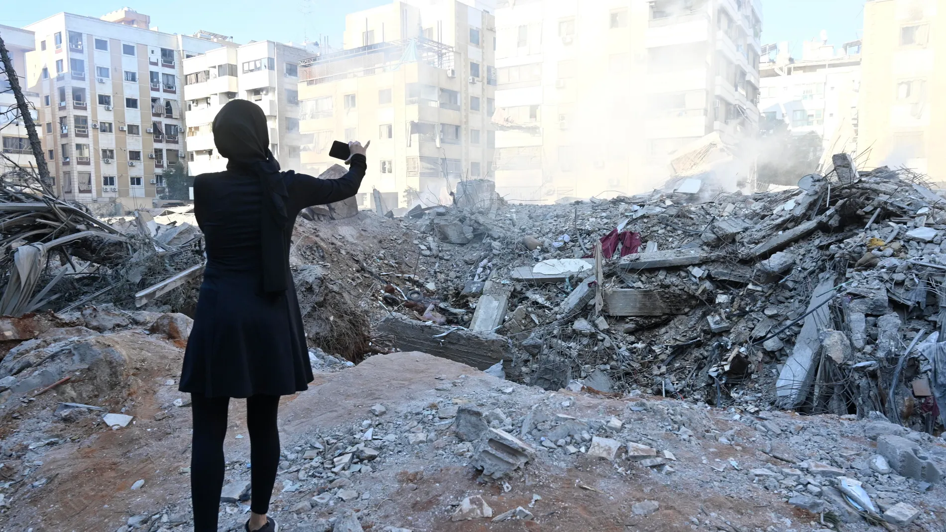 Daños en Beirut un día después de que los ataques israelíes mataran al líder de Hezbolá, Nasralá Daños en Beirut un día después de que los ataques israelíes mataran al líder de Hezbolá, Nasralá