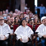 Juan Antonio Bayona, Jaume Plensa y Lita Cabellut, investidos doctores Honoris causa de la Universitat de Barcelona