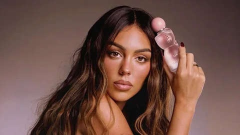 Georgina Rodríguez con su nuevo perfume.