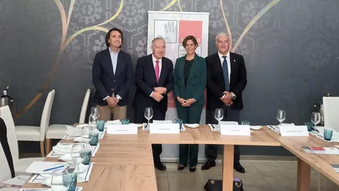Pablo Crespo, José Soto Bonel, Lisa Hill y José Manuel Pérez Gordo, durante la presentación del documento