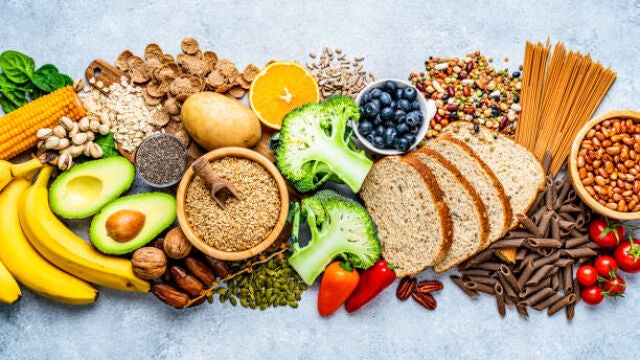Gran cantidad de alimentos juntos 