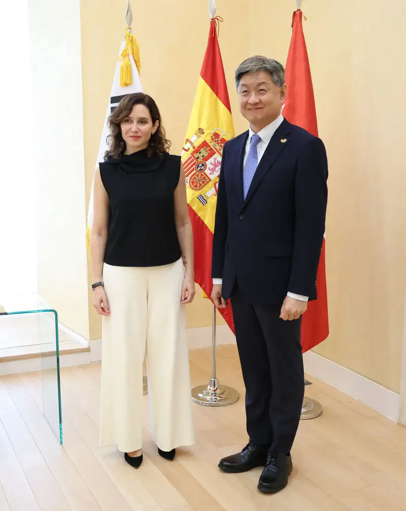 Ayuso se reúne con el embajador de la República de Corea en España, Soosuk Lim