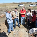 Tudanca durante su visita a los yacimientos arqueológicos de Bernardos y Armuña, en Segovia