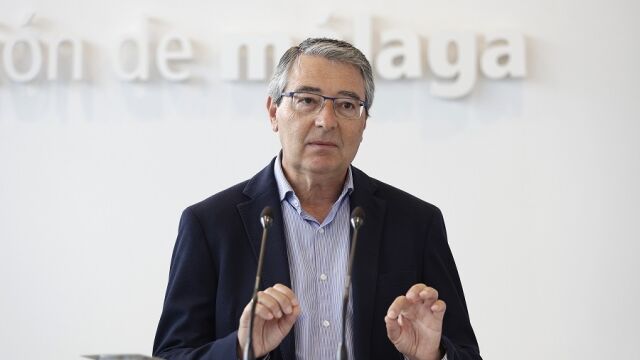 El presidente de la Diputación de Málaga, Francisco Salado, en una imagen de archivo en la sede de la Diputación Provincial de Málaga
