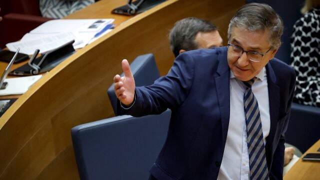 El conseller de Educación, Cultura, Universidades y Empleo, José Antonio Rovira, hoy en Les Corts
