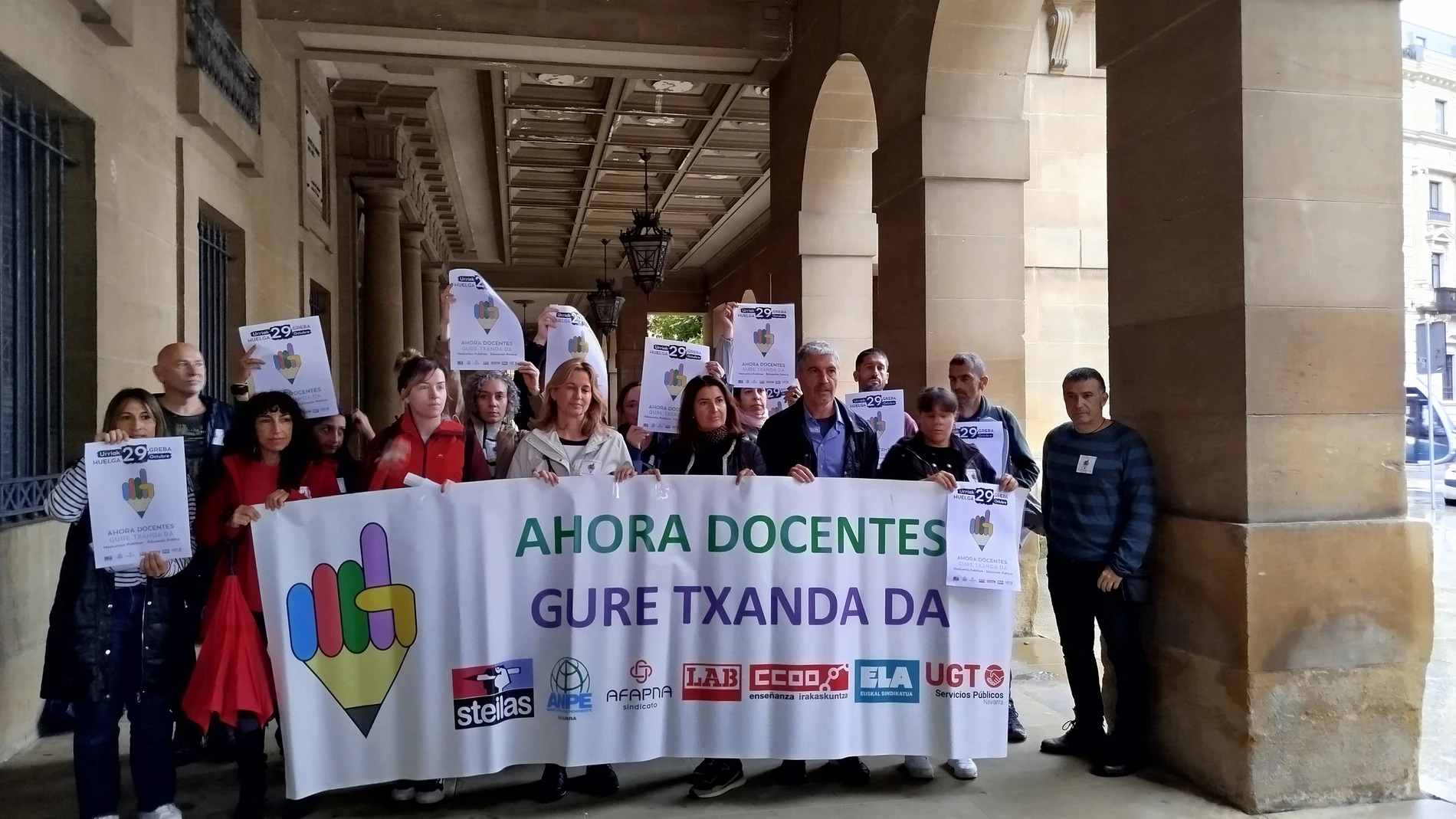 Concentración en Pamplona de los sindicatos de Educación Steilas, ANPE, Afapna, LAB, CCOO, ELA y UGT EUROPA PRESS 02/10/2024