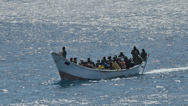 LLega un cayuco por sus propios medios con 54 personas a bordo a El Hierro