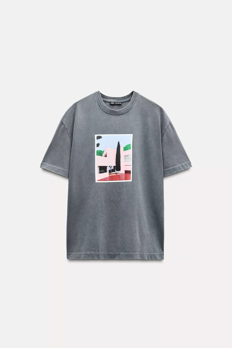 Camiseta con estampado de Albert Florent, de Zara (17,95 euros)