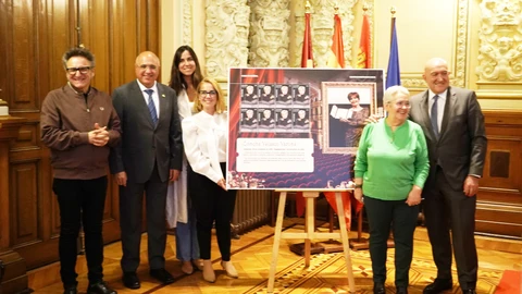 Carnero, Blanca Jiménez, José Luis Cienfuegos, Esperanza Varona y Nuria Lera tras presentar el sello