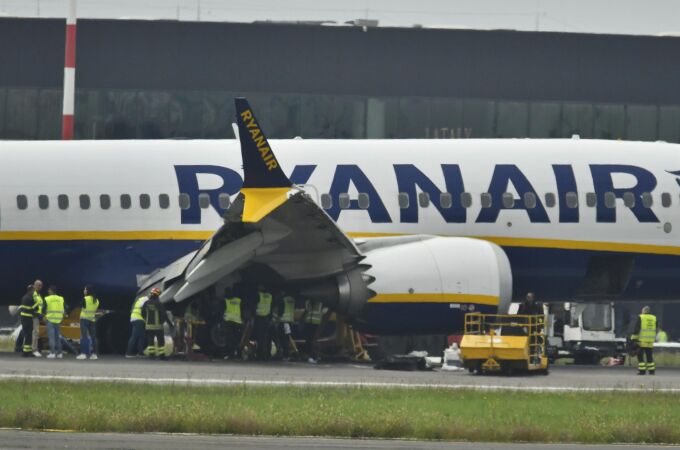 Economía.- (AMP) Evacuado un avión de Ryanair con 184 pasajeros por un incendio en el motor en el sur de Italia