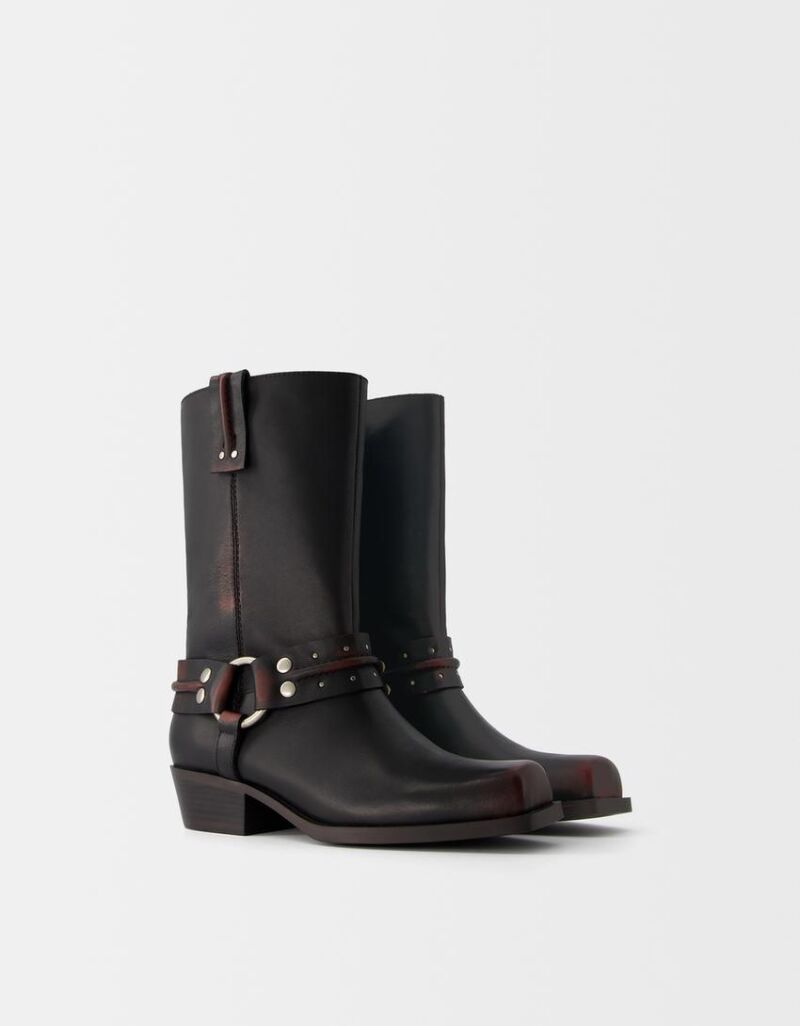 Bota plana biker, de Bershka (79,99 euros)