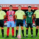 ¡Un aficionado sustituye a un linier lesionado en el fútbol español! 