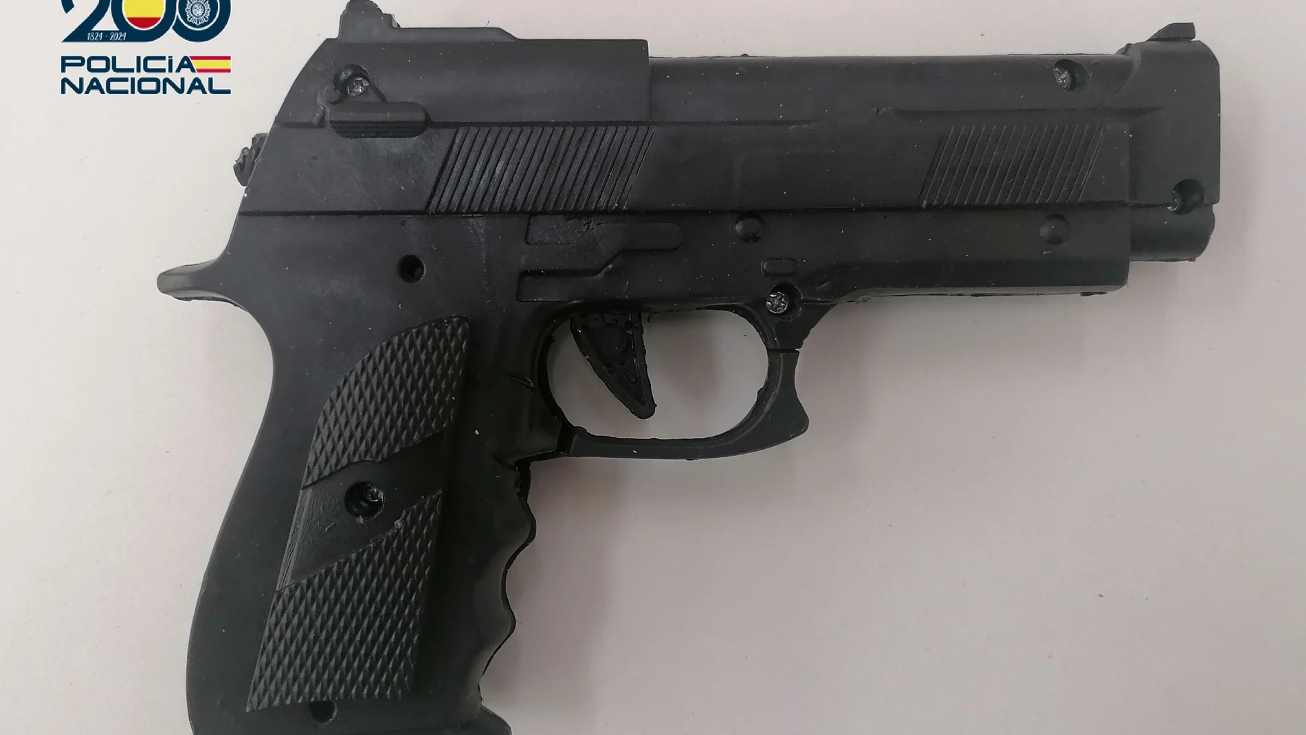 Imagen de la pistola simulada intervenida