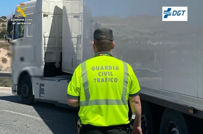 Alicante.- Sucesos.- Investigado un camionero por conducir ebrio, con una tasa siete veces superior a la permitida