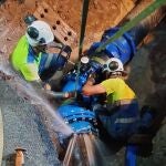 Rotura de un codo en las conducciones de agua en la zona de Camino de La Goleta, en Almería