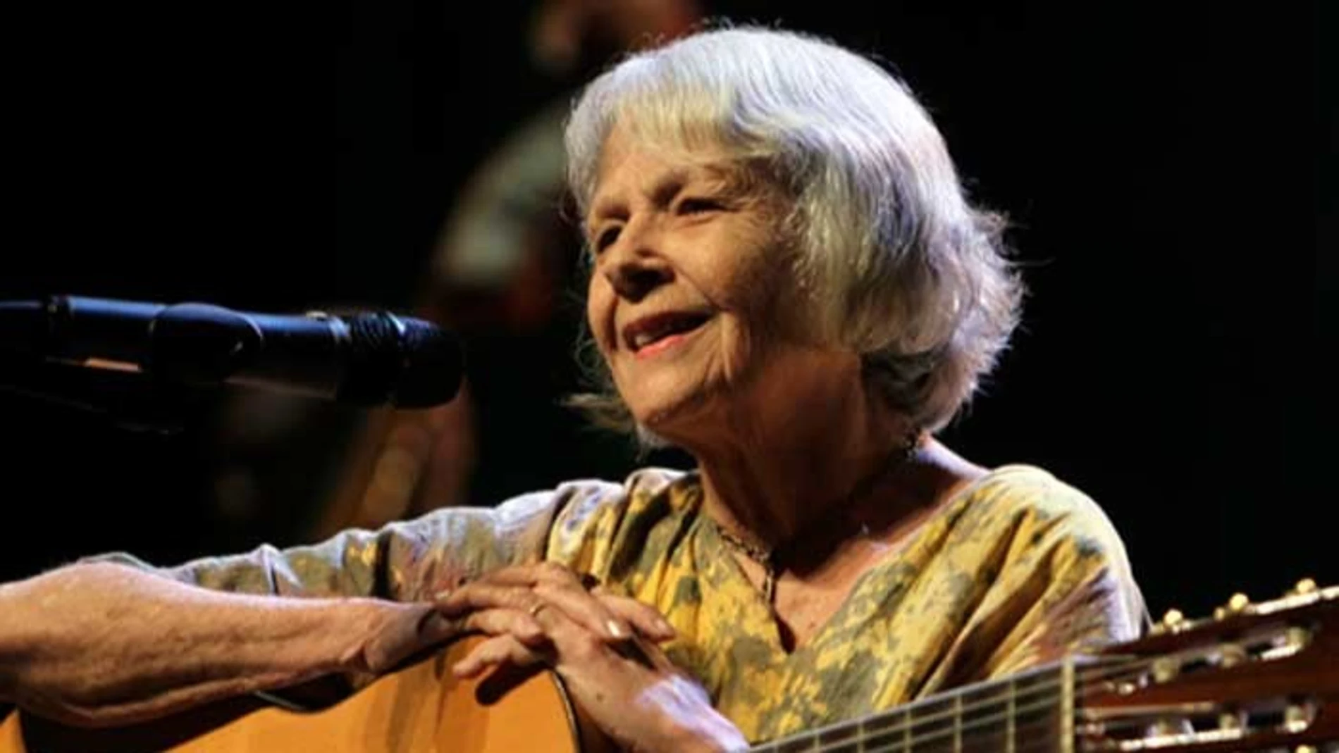 La cantautora cubana Marta Valdés durante un recital