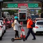  Vehículos hacen cola a la entrada a Gibraltar.