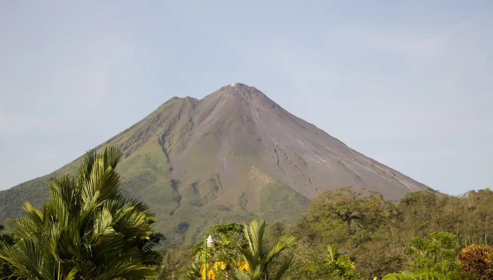Vista del volcán Arenal, considerado uno de los más bellos del mundo