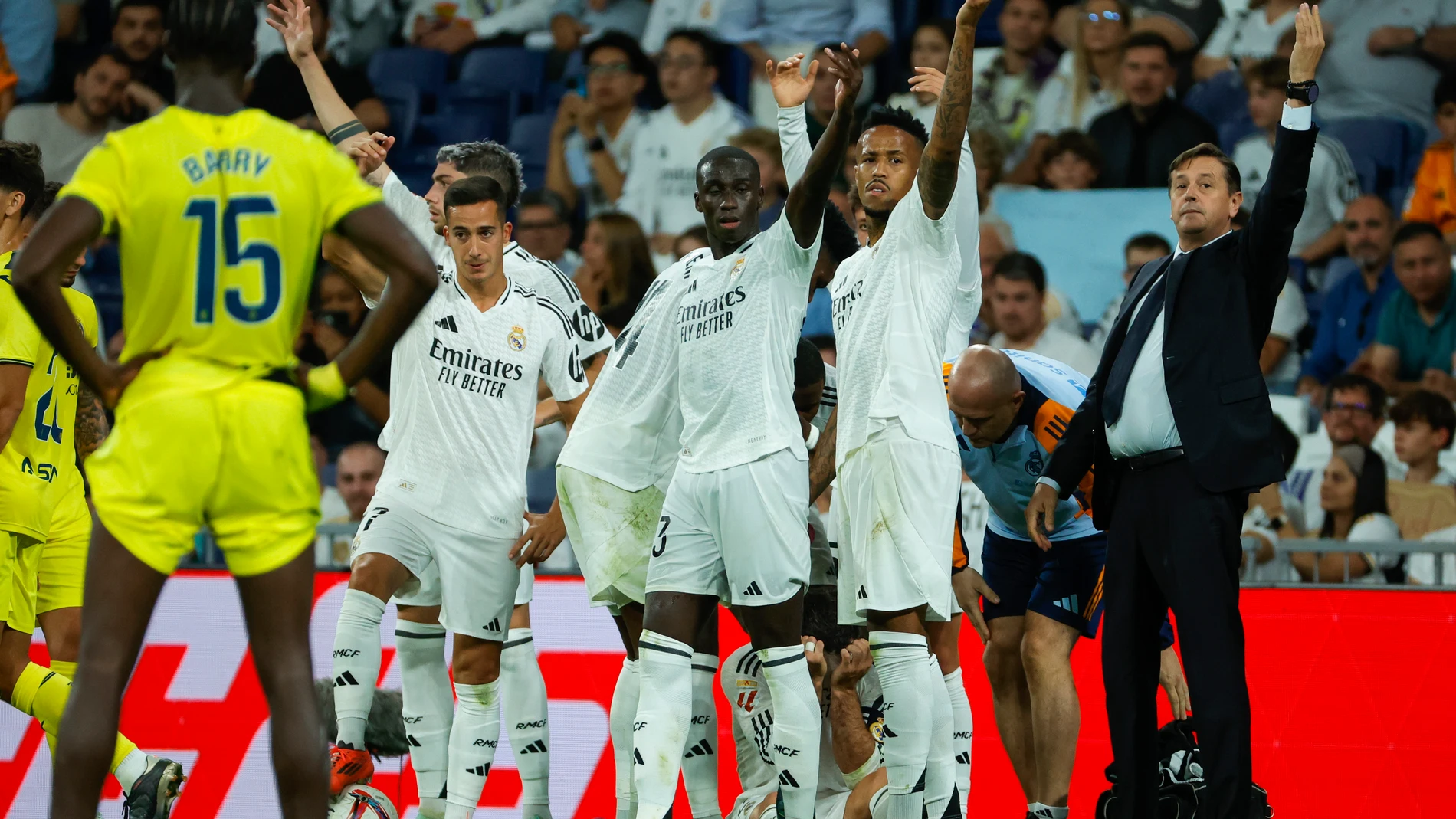 MADRID, 05/10/2024.- El defensa del Real Madrid Dani Carvajal se lesiona durante el partido de la jornada 9 de Liga que disputan Real Madrid y Villarreal CF este sábado en el estadio Santiago Bernabéu. EFE/Zipi Aragón