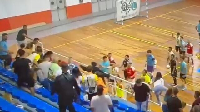 Fútbol Sala: Batalla a puñetazo limpio en la grada de un partido en Albolote (Granada)