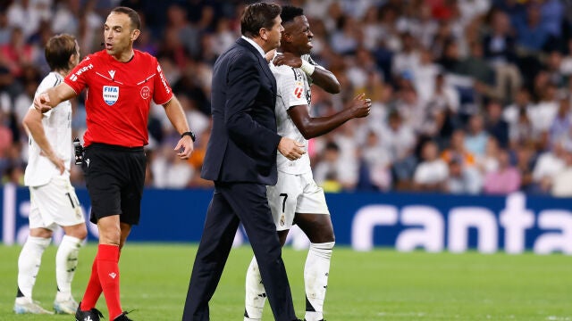 Vinicius se retiró con molestias en el partido ante el Villarreal