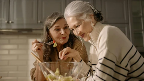 Una buena alimentación y ejercicio de fuerza serán la clave para evitar ganar peso durante la menopausia