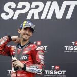 Bagnaia celebra su triunfo en la Sprint del GP de Japón