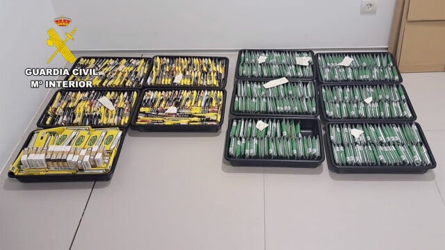 La Guardia Civil detecta el contrabando de más de 25 kilos de tabaco en el Aeropuerto Internacional de la Región de Murcia