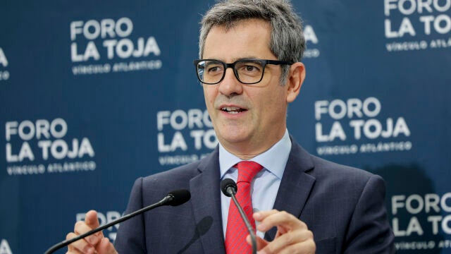 El ministro de Presidencia, Justicia y Relaciones con las Cortes, Félix Bolaños, clausura el Foro La Toja