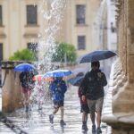 Nueve CCAA tienen avisos por lluvia, tormentas, viento y olas este lunes, en el que bajan las temperaturas máximas