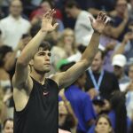 Tenis.- Carlos Alcaraz derrota a un combativo Wu y alcanza los octavos en Shanghái