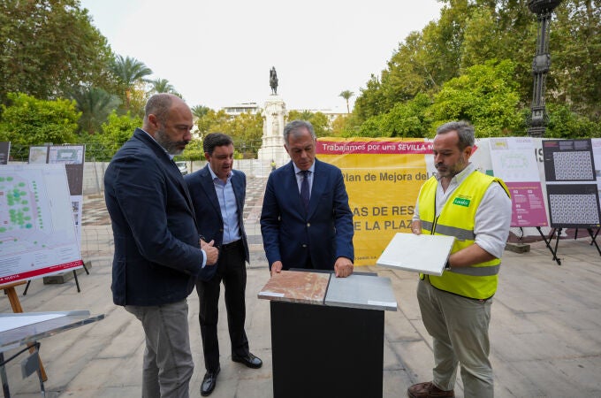 José Luis Sanz presentó ayer el proyecto de reforma de la Plaza Nueva, donde radica la sede del Ayuntamiento hispalense