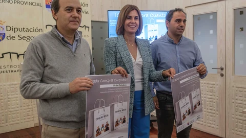 La diputada Magdalena Rodríguez presenta la campaña junto al presidente de FECOSE, Roberto Manso.