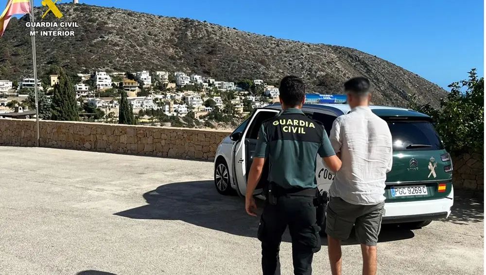 El detenido trasladado por la Guardia Civil