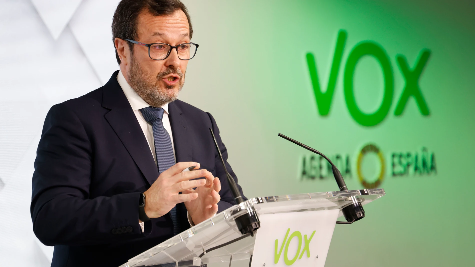 MADRID (ESPAÑA), 07/10/2024.- El portavoz nacional de Vox, José Antonio Fúster durante la rueda de prensa celebrada este lunes en la sede del partido en Madrid. EFE/ Blanca Millez