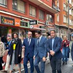 Suárez-Quiñones junto a Marco Morala visita la calle remodelada en Ponferrada