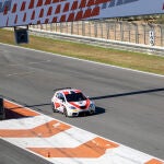 El coche del UCAV Racing, un Seat León MK2 Supercopa, durante una carrera