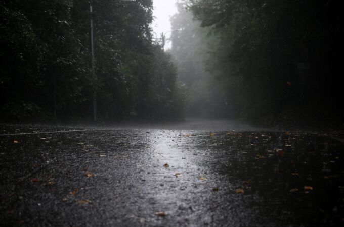 Ciclismo: Tormentas, inundaciones y protestas del pelotón: "No veíamos por dónde íbamos"