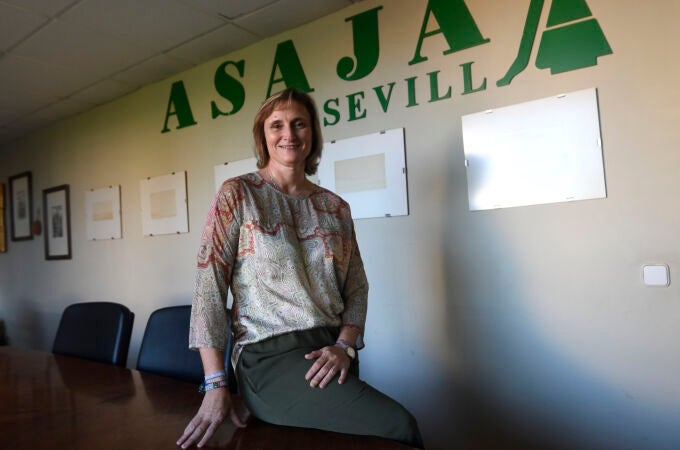 María Morales posa en las oficinas de Asaja en la avenida San Francisco Javier