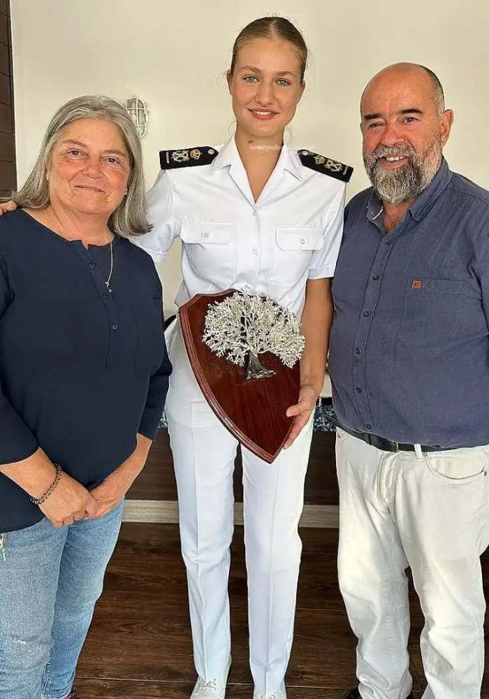 La princesa Leonor con los dueños de 'La Cantina del Muelle’