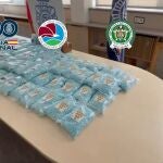 Decomisan 250.000 pastillas colombianas de droga sintética que introducían en vuelos con maletas 'dobladas'