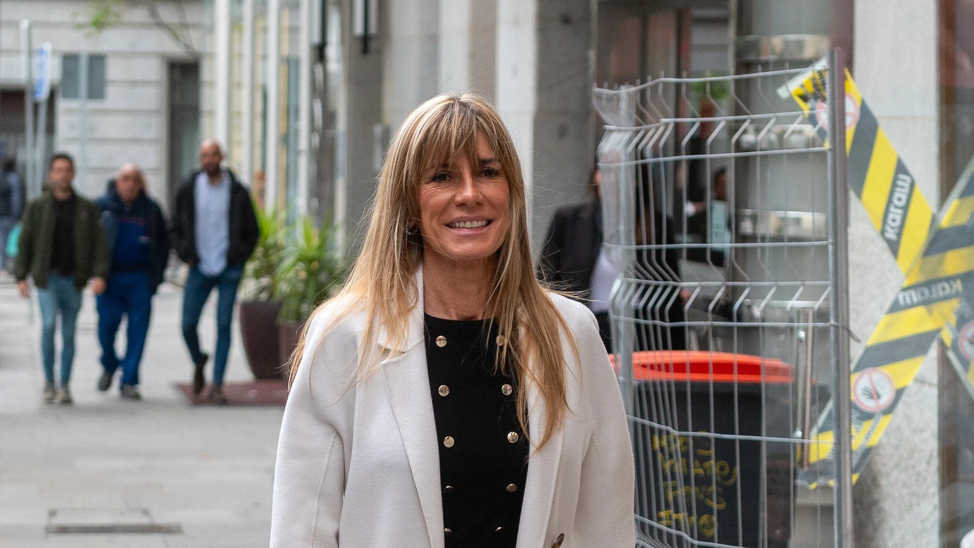 MADRID, 26/10/2023.- Begoña Gómez, mujer del presidente del Gobierno en funciones, Pedro Sánchez, asiste a la presentación de “Las cosas fáciles”, un nuevo proyecto de La Compañía de Teatro de Blanca Marsillach, este jueves, en el Teatro Bellas Artes de Madrid. EFE/ Fernando Villar