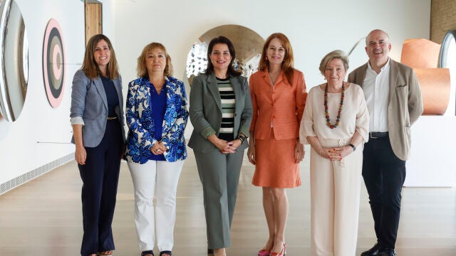 Imagen de los miembros del jurado, presidido por Hortensia Roig