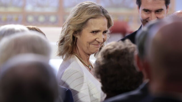 La Infanta Elena y su look de vuelta a Madrid.