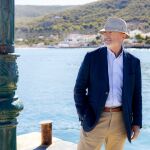 El escritor Arturo Pérez-Reverte ambienta su nueva novela en el mar Egeo