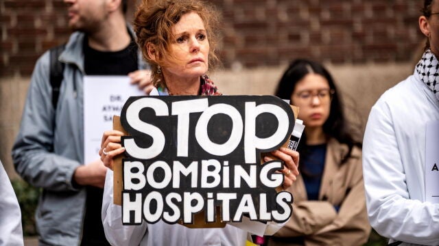 Medical employees in Rotterdam remember colleagues killed in Gaza and Lebanon