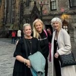 Las actrices Melissa Joan Hart, Caroline Rhea y Beth Broderick durante su reencuentro