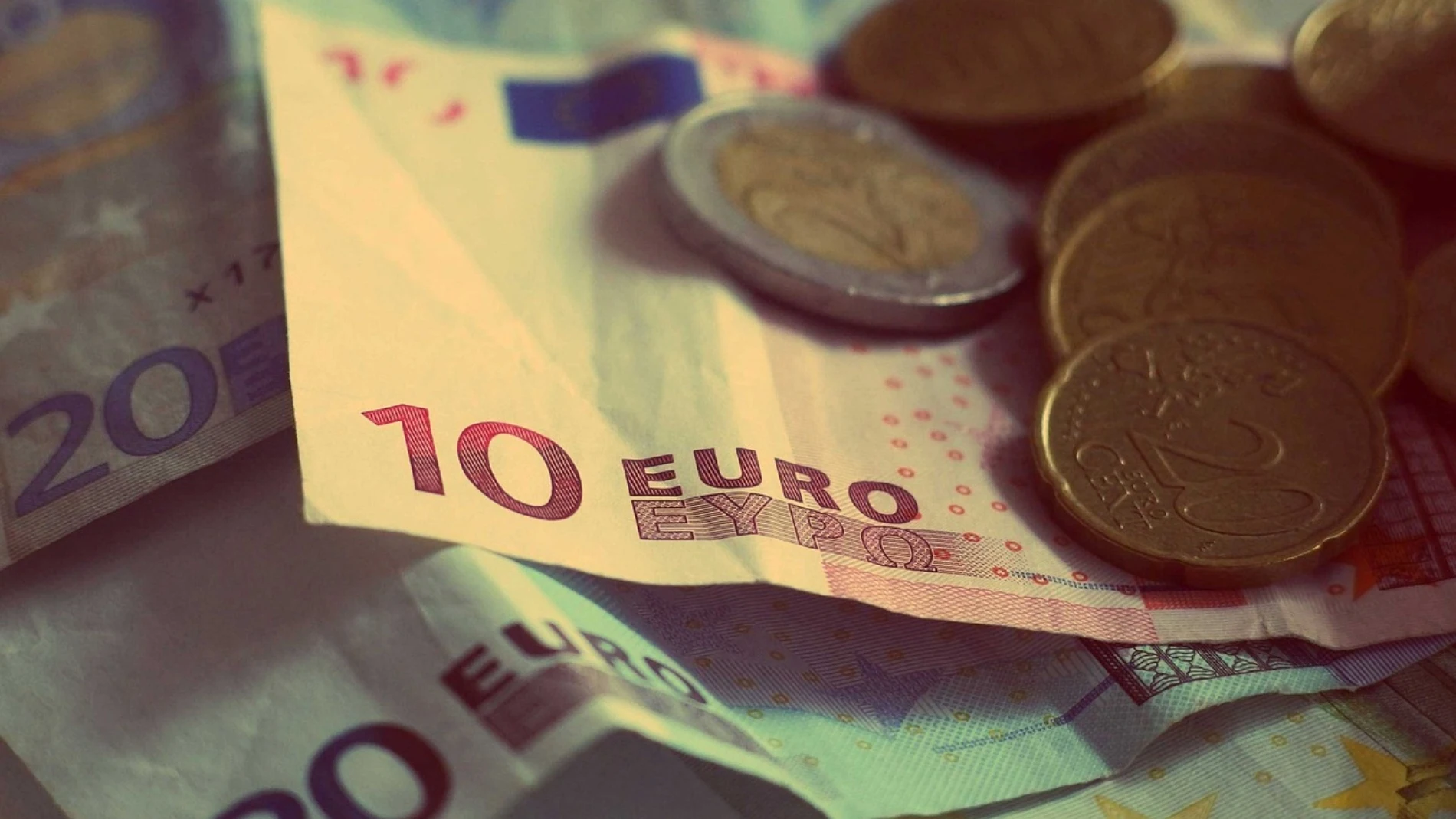 Estos son los billetes y monedas que van a salir de la circulación en Europa