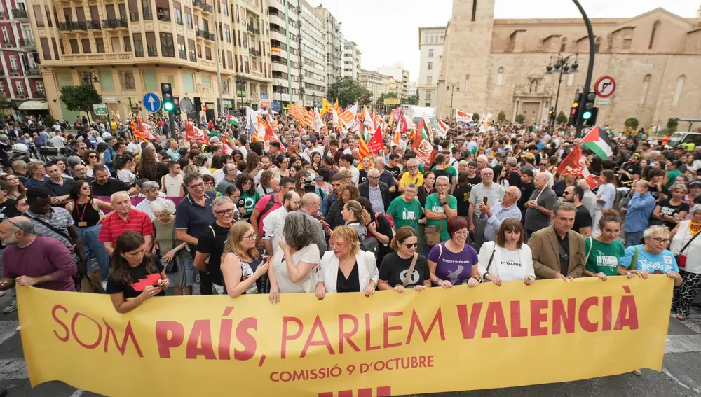 Manifestaciones en Valencia para denunciar la persecución y censura hacia la cultura valenciana